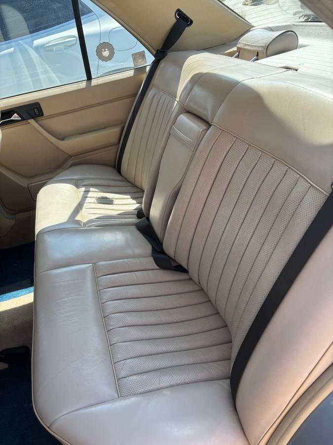Mercedes-benz-300-300e-1987-blue-4