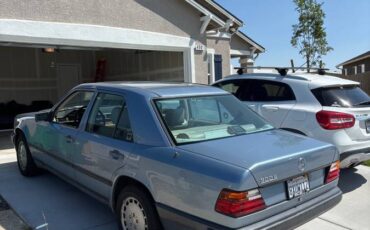 Mercedes-benz-300-300e-1987-blue-5
