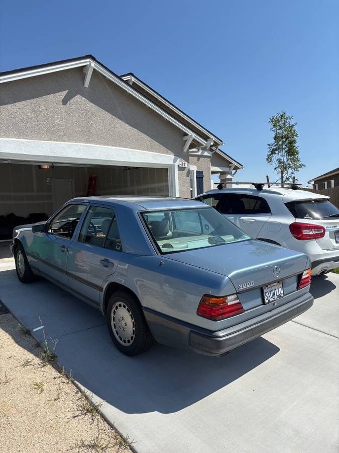 Mercedes-benz-300-300e-1987-blue-5