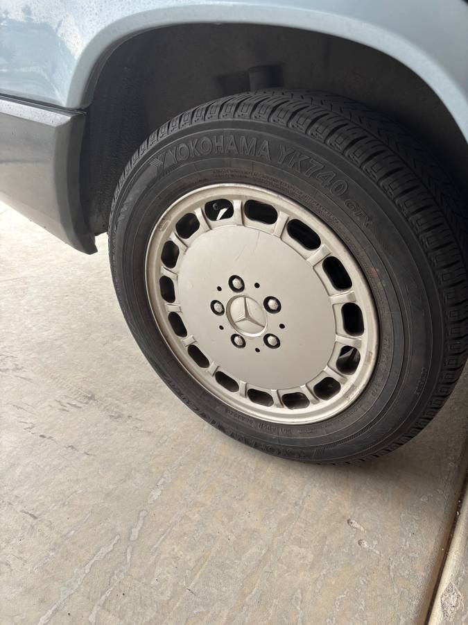 Mercedes-benz-300-300e-1987-blue-6