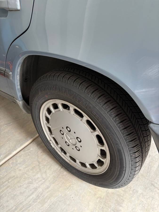 Mercedes-benz-300-300e-1987-blue-9