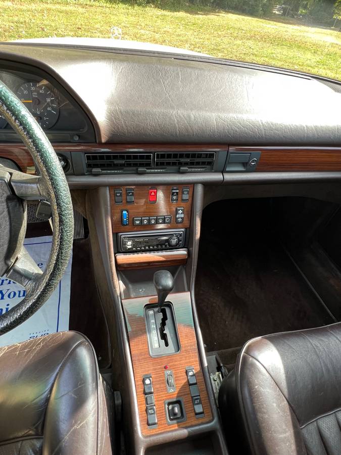 Mercedes-benz-300-300sd-diesel-1983-16