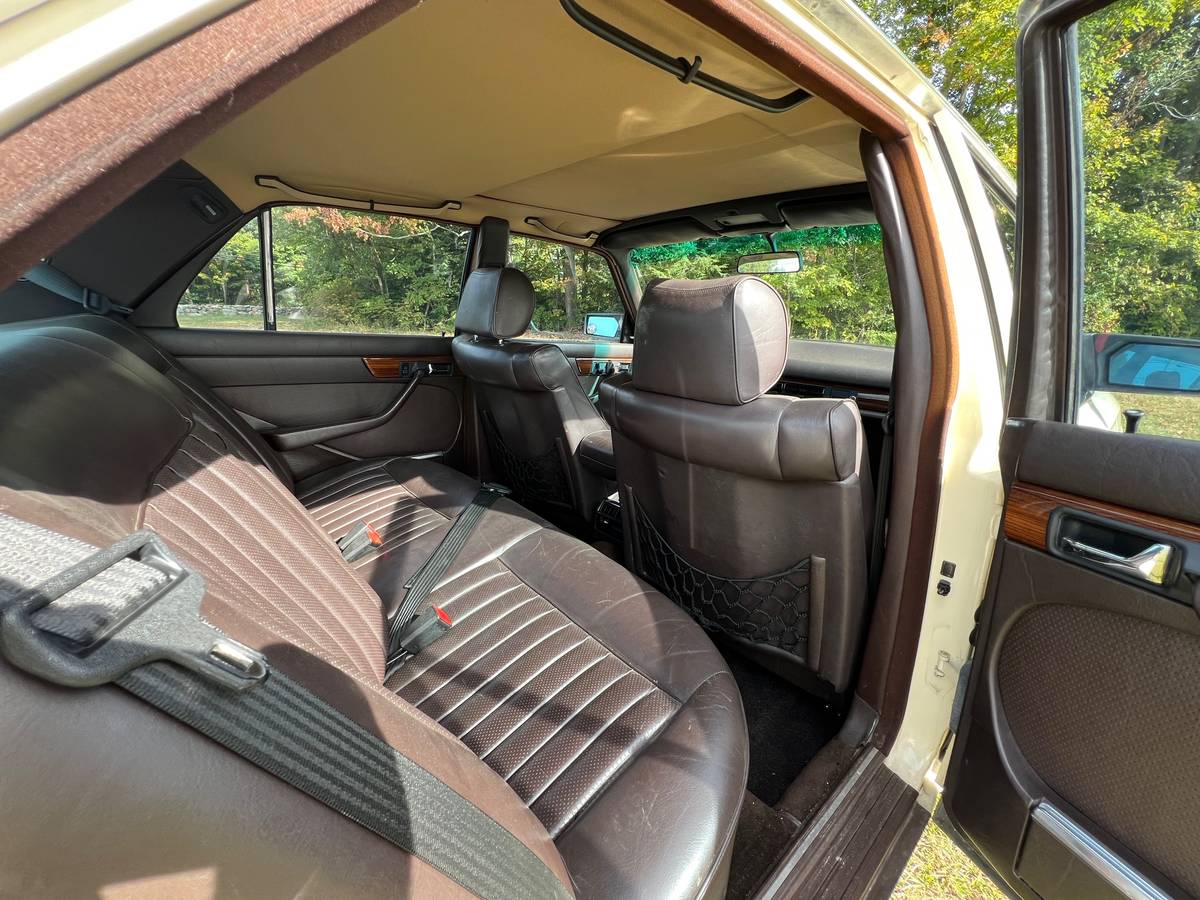 Mercedes-benz-300-300sd-diesel-1983-17