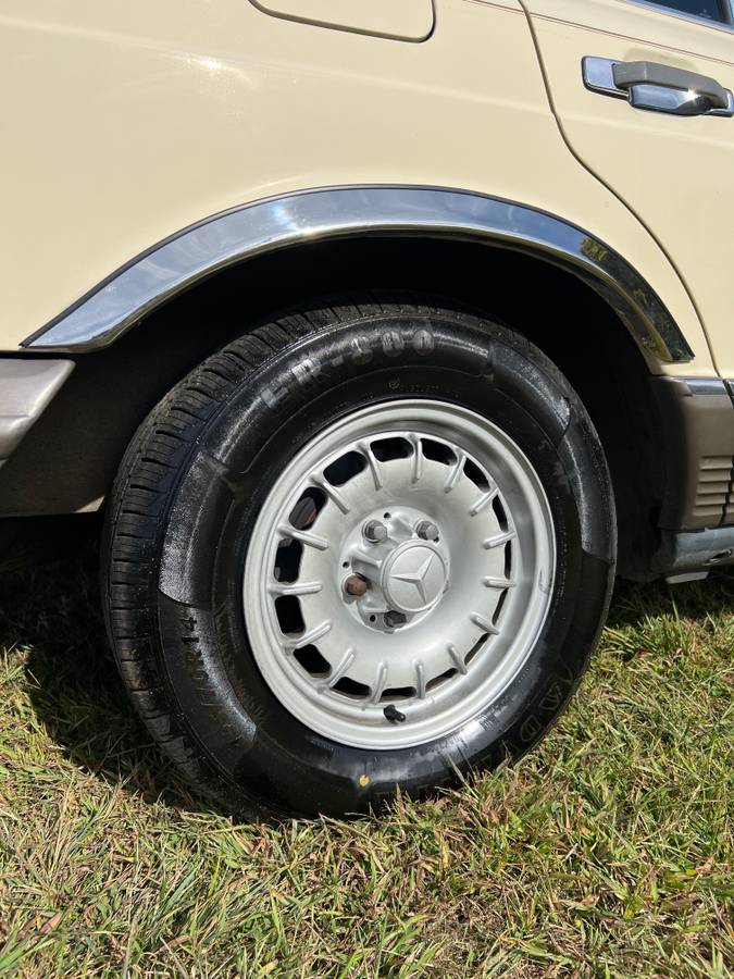 Mercedes-benz-300-300sd-diesel-1983-8