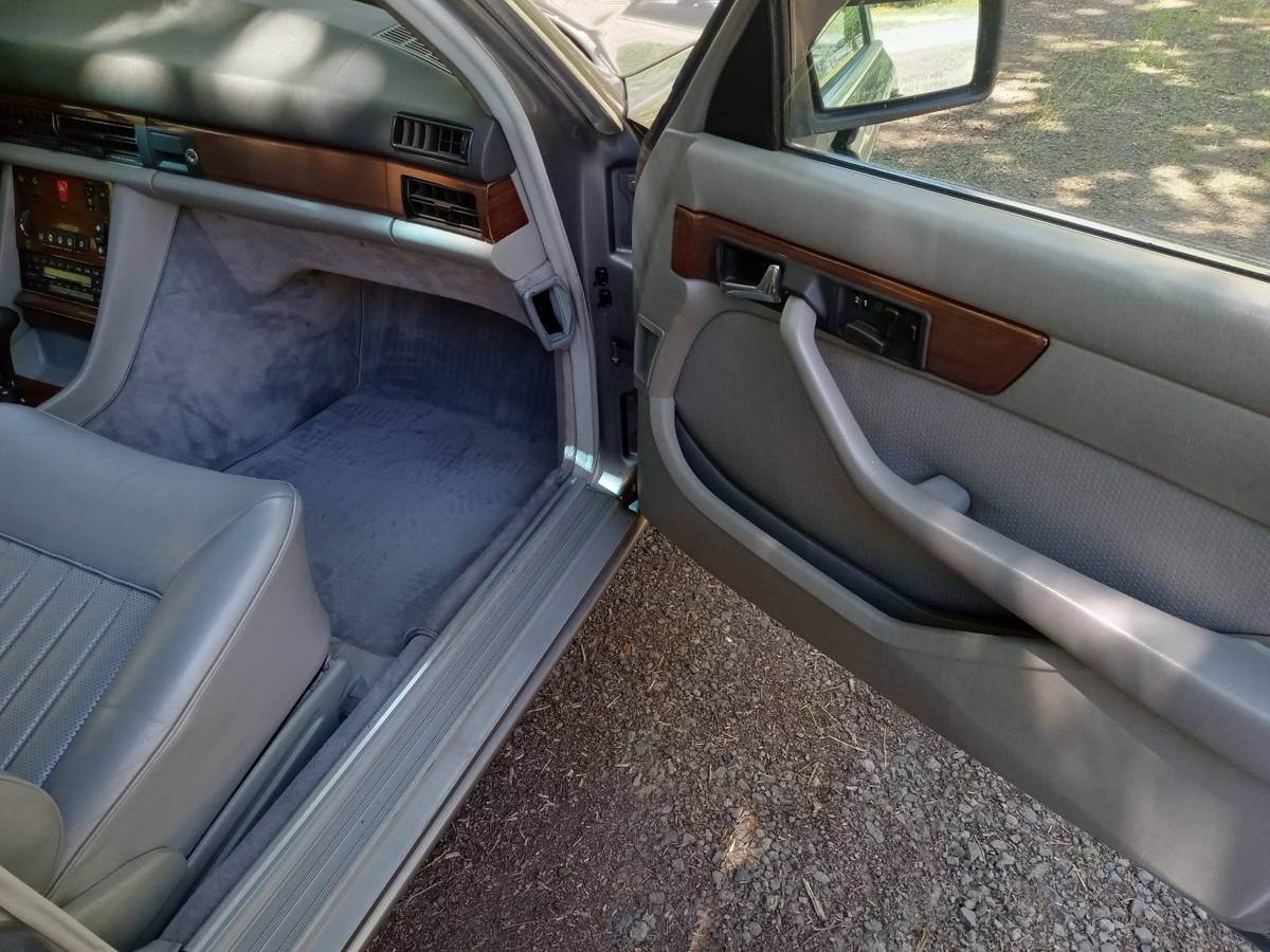 Mercedes-benz-300-sdl-diesel-1987-silver-16