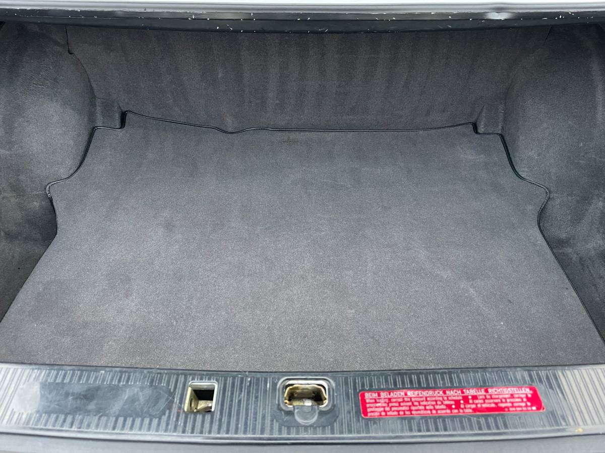 Mercedes-benz-300-se-1990-white-10