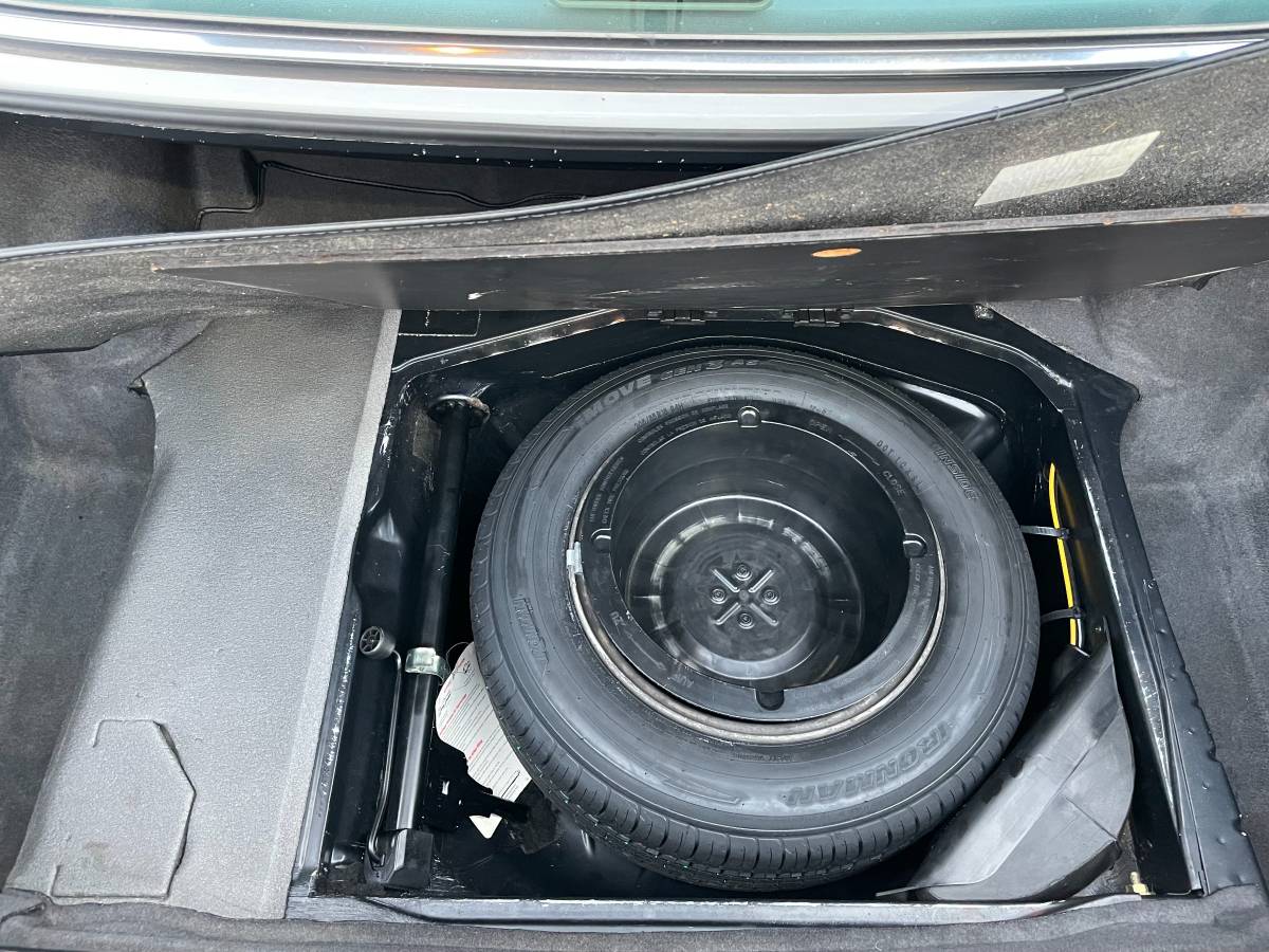 Mercedes-benz-300-se-1990-white-11