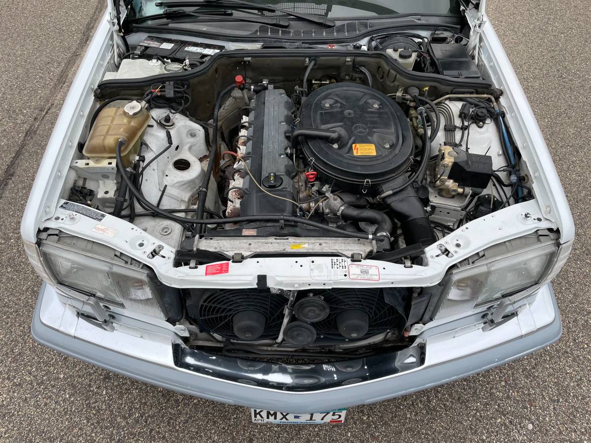 Mercedes-benz-300-se-1990-white-12