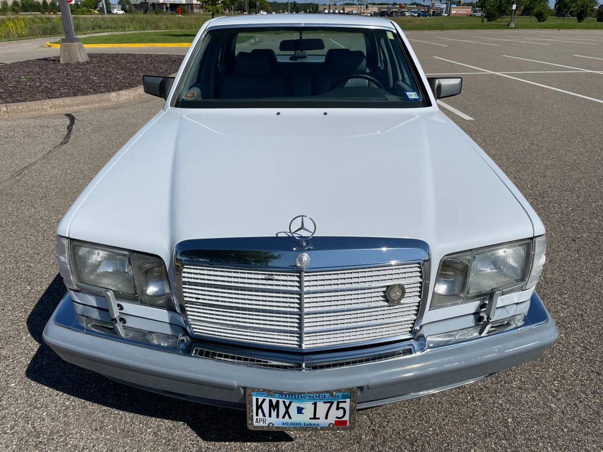 Mercedes-benz-300-se-1990-white-13