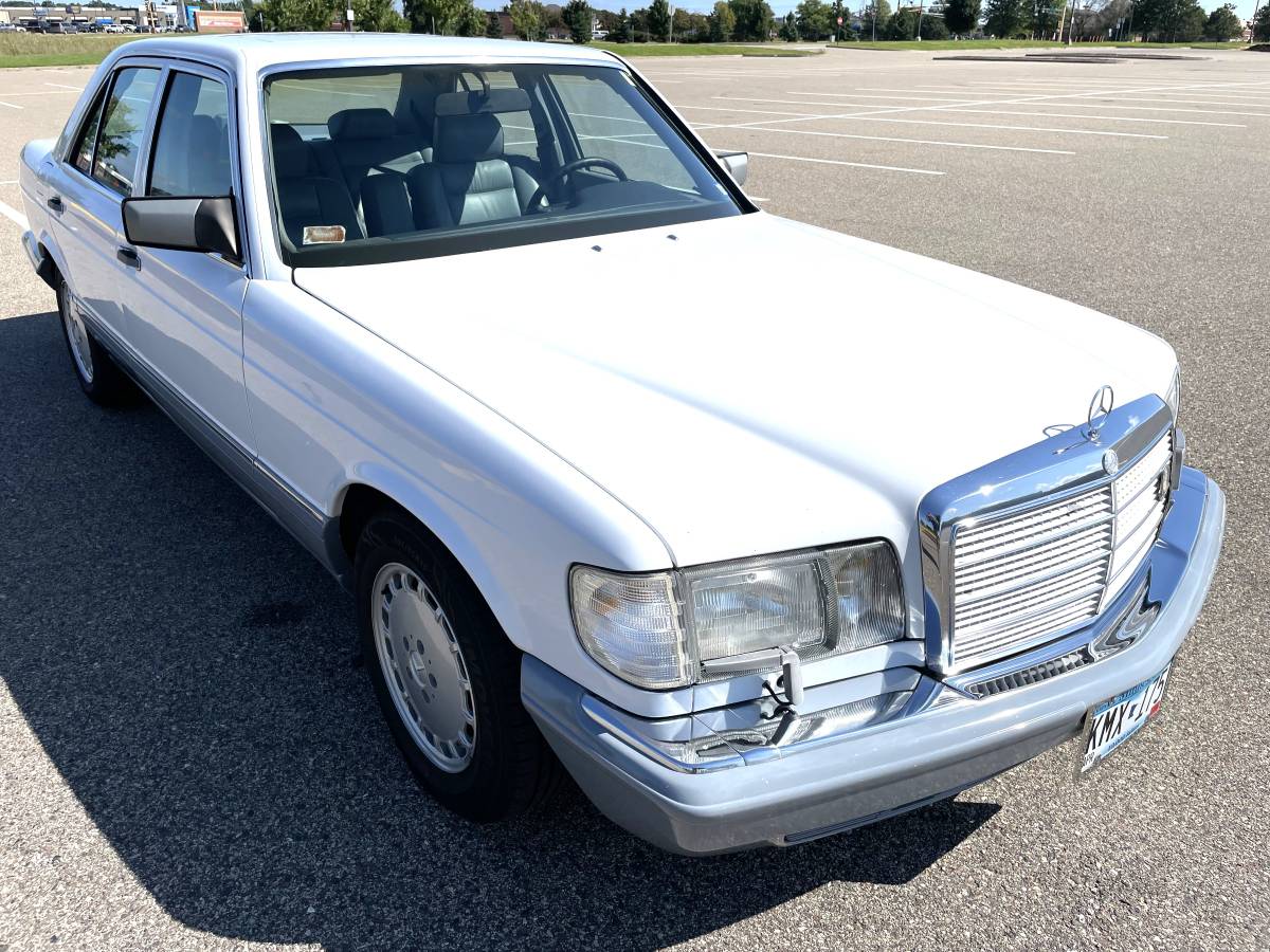 Mercedes-benz-300-se-1990-white-14