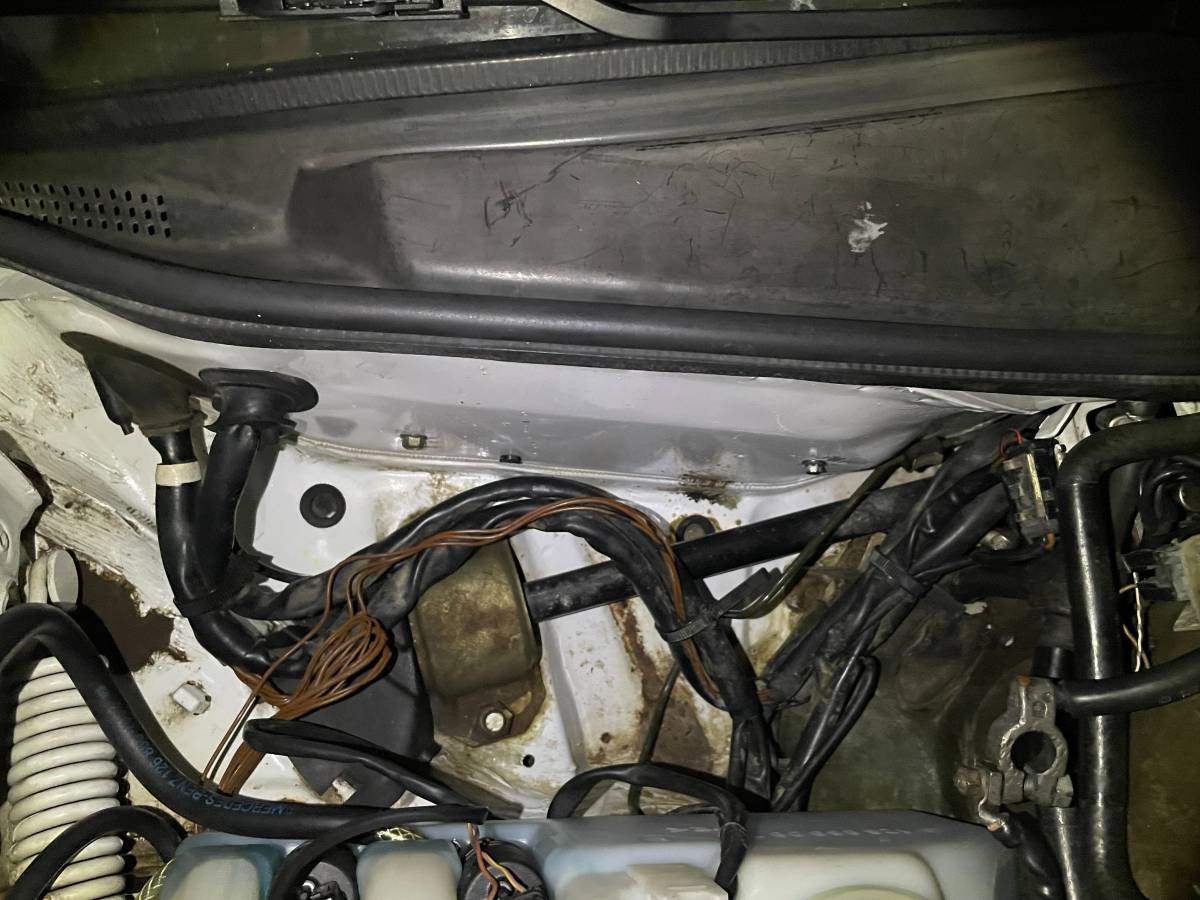 Mercedes-benz-300-se-1990-white-15