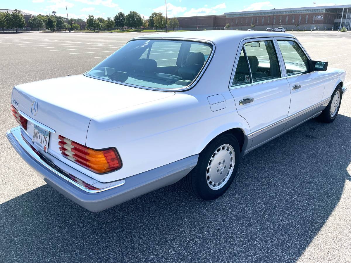 Mercedes-benz-300-se-1990-white-2