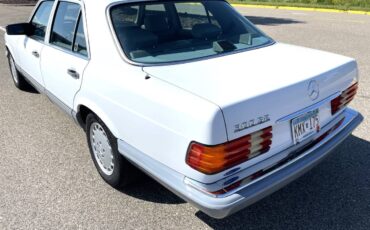 Mercedes-benz-300-se-1990-white-4