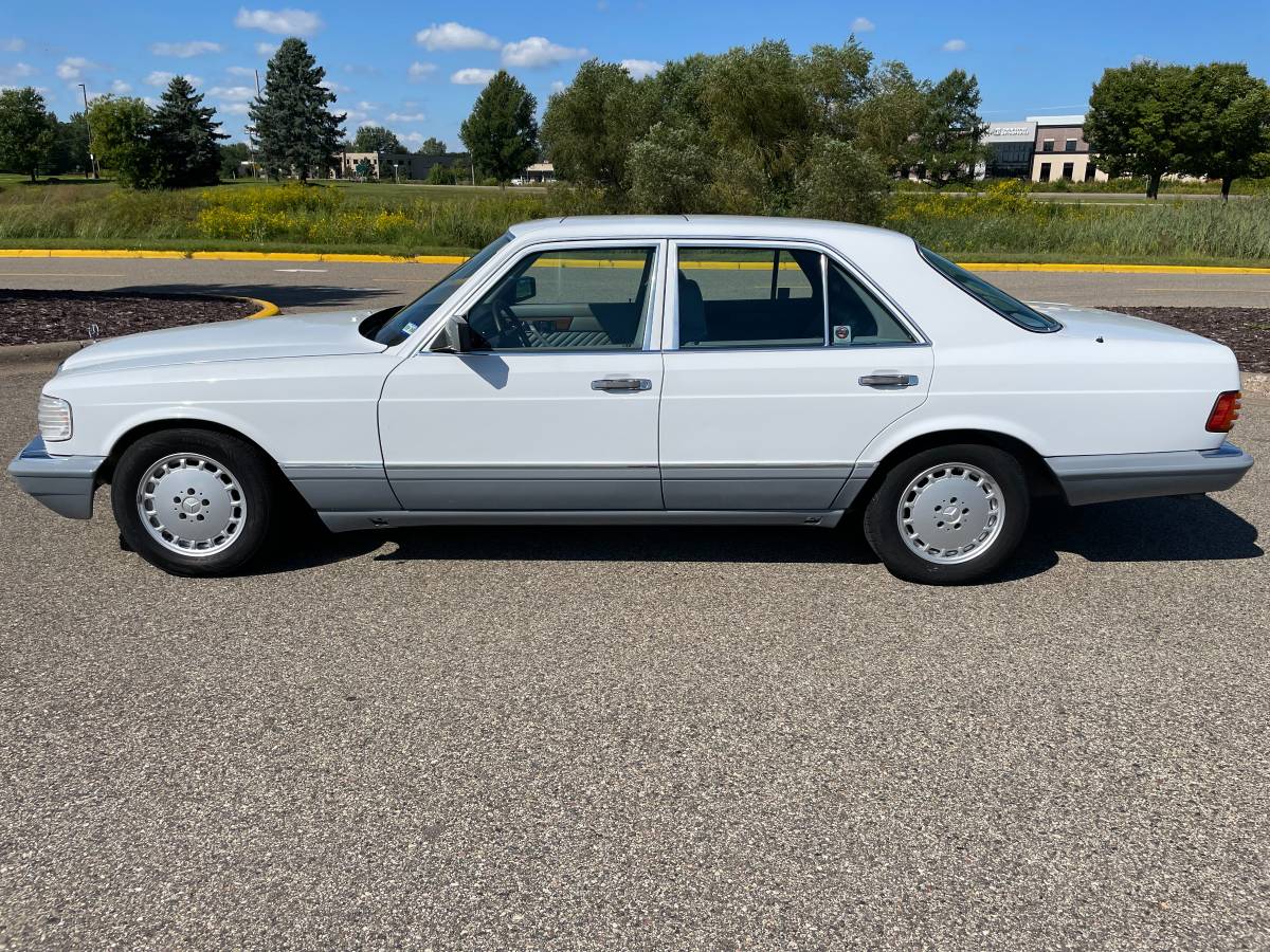 Mercedes-benz-300-se-1990-white-5