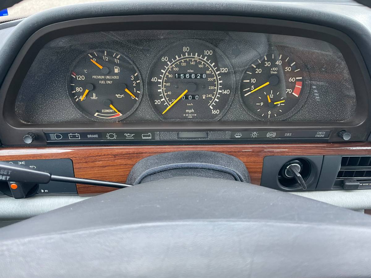 Mercedes-benz-300-se-1990-white-7