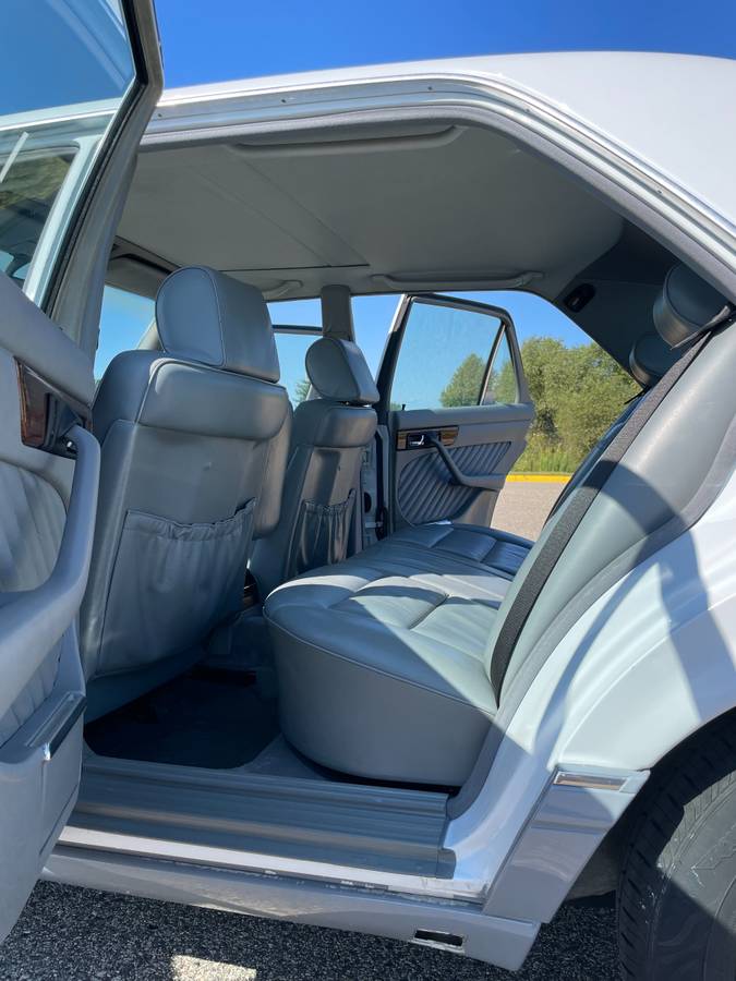 Mercedes-benz-300-se-1990-white-8