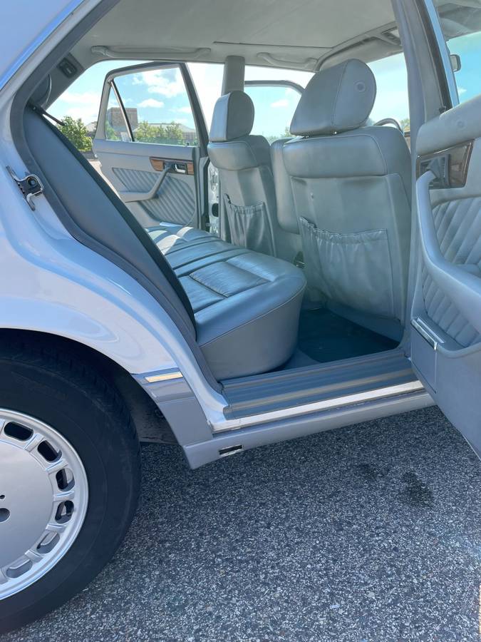 Mercedes-benz-300-se-1990-white-9