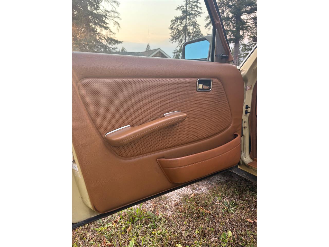 Mercedes-benz-300d-1977-Manilla-Beige-Tan-10