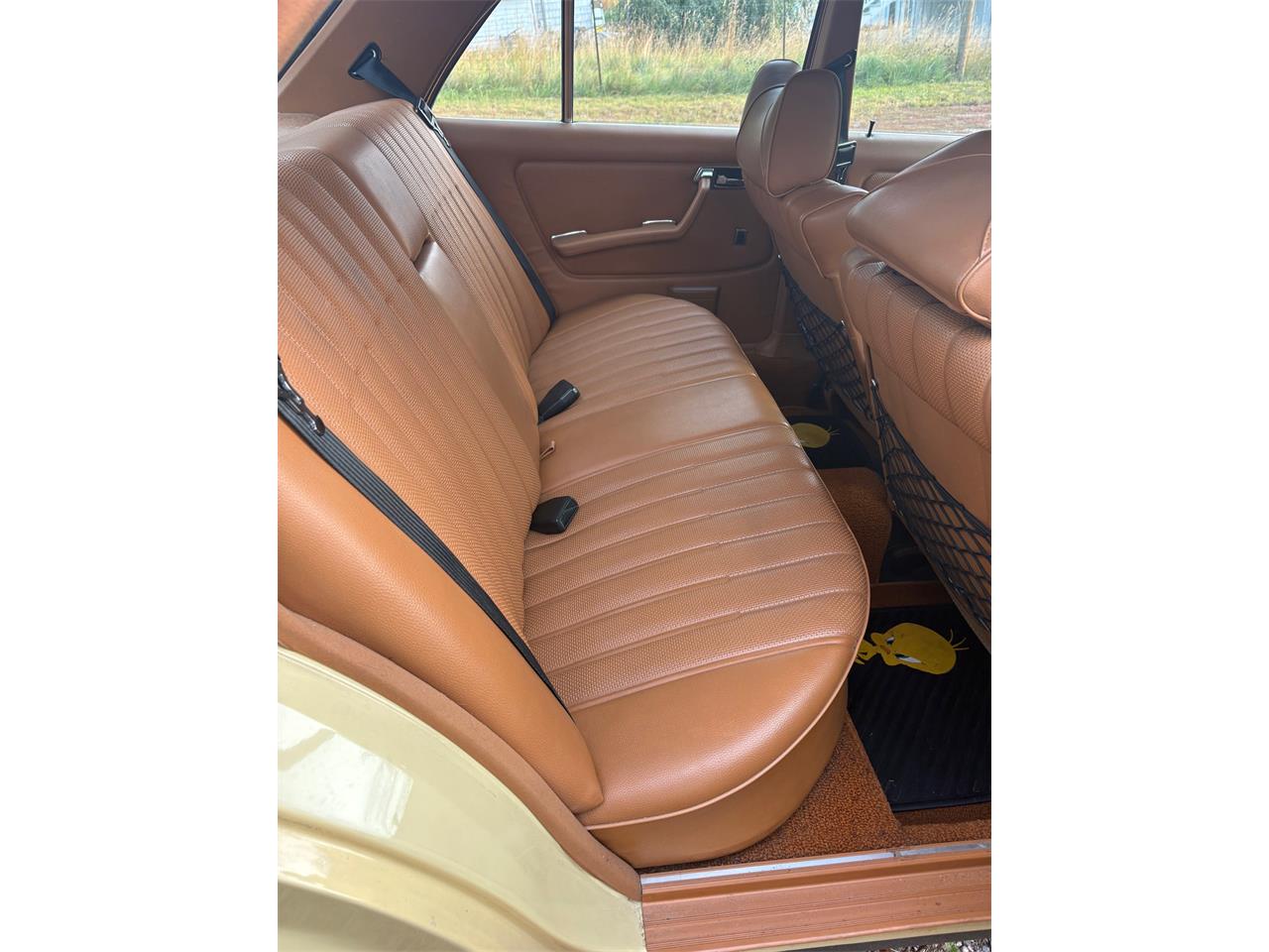 Mercedes-benz-300d-1977-Manilla-Beige-Tan-6