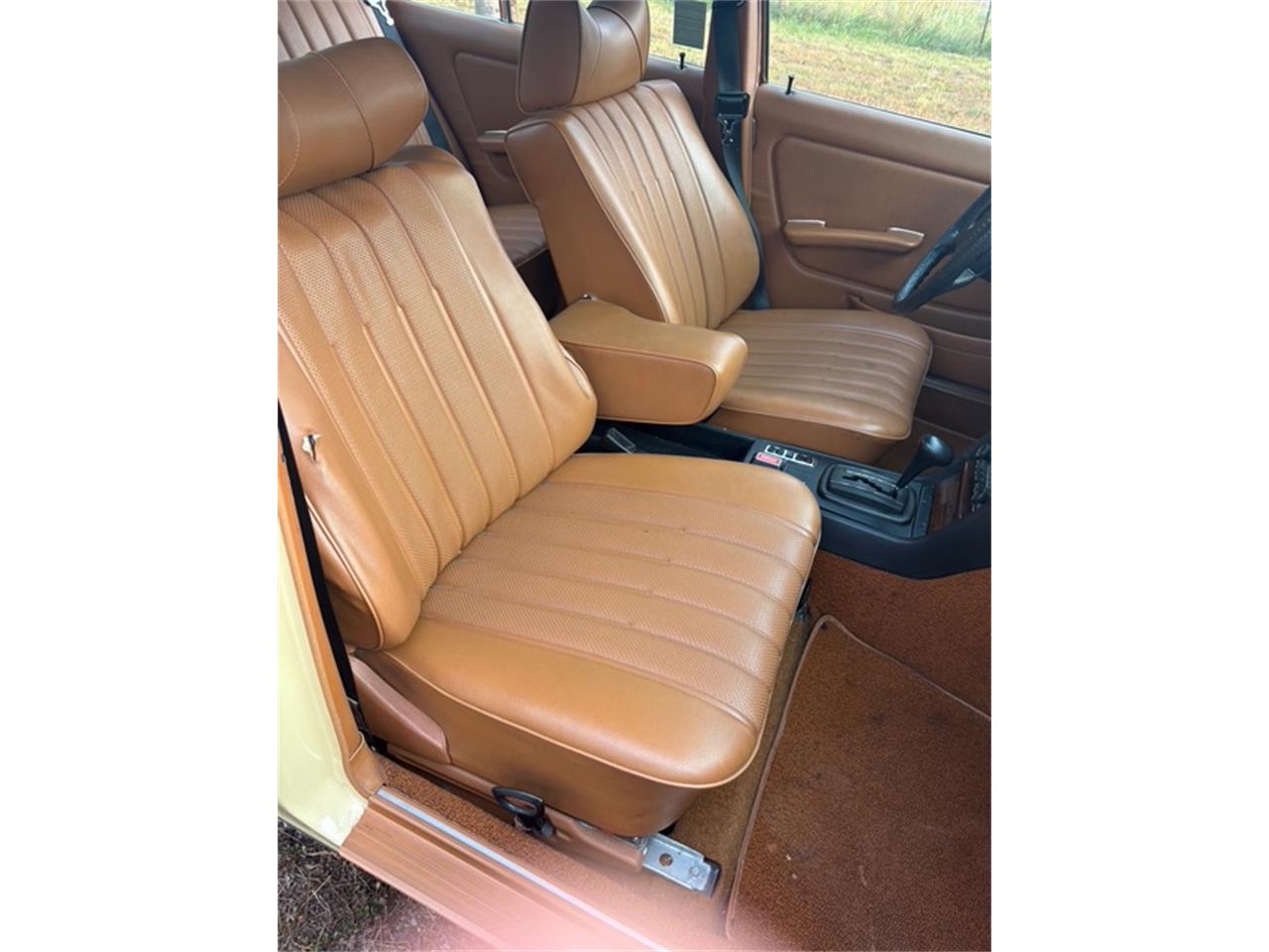 Mercedes-benz-300d-1977-Manilla-Beige-Tan-8