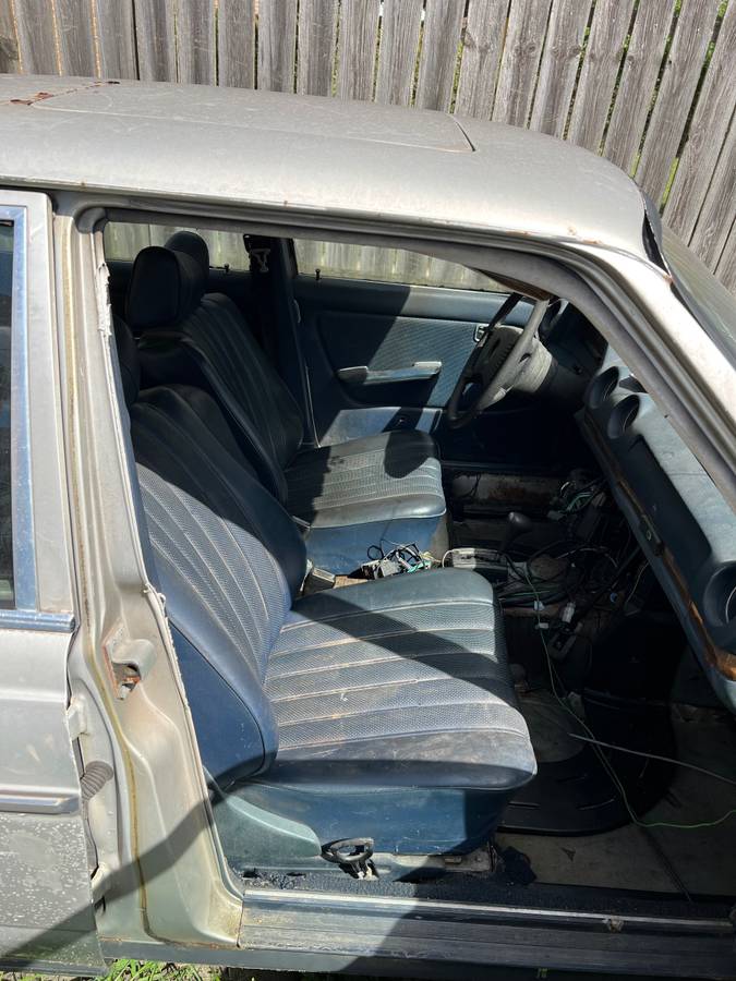Mercedes-benz-300d-diesel-1978-3