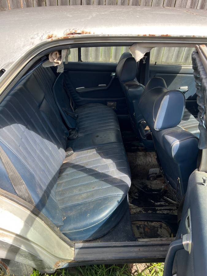 Mercedes-benz-300d-diesel-1978-4