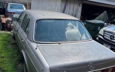 Mercedes-benz-300d-diesel-1978-6