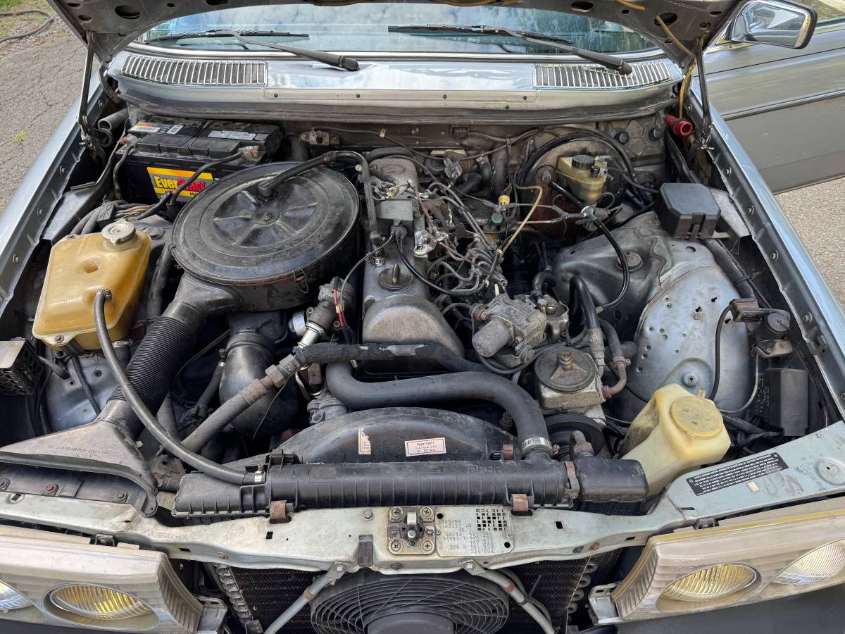 Mercedes-benz-300d-diesel-1982-blue-3