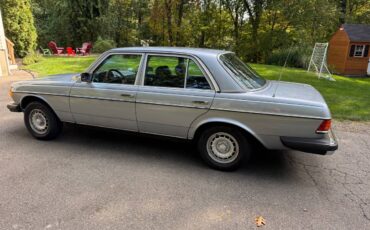 Mercedes-benz-300d-diesel-1982-blue-4