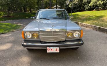Mercedes-benz-300d-diesel-1982-blue-5