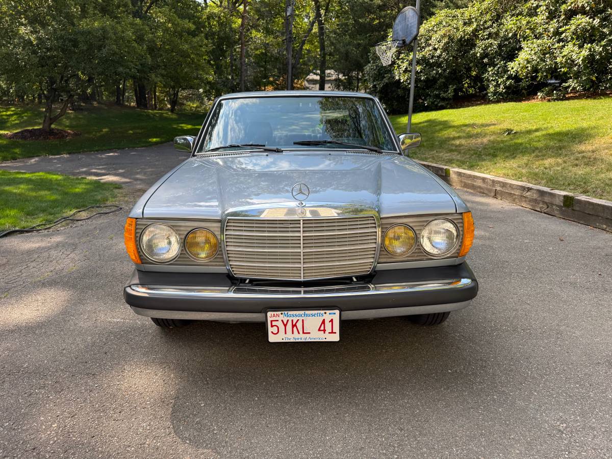 Mercedes-benz-300d-diesel-1982-blue-5