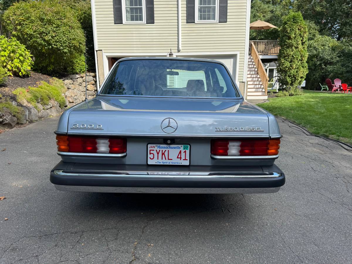 Mercedes-benz-300d-diesel-1982-blue-6