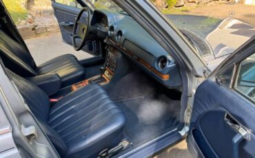 Mercedes-benz-300d-diesel-1982-blue-7