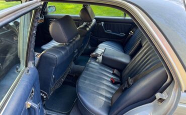 Mercedes-benz-300d-diesel-1982-blue-9