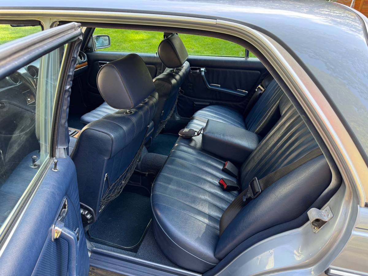 Mercedes-benz-300d-diesel-1982-blue-9