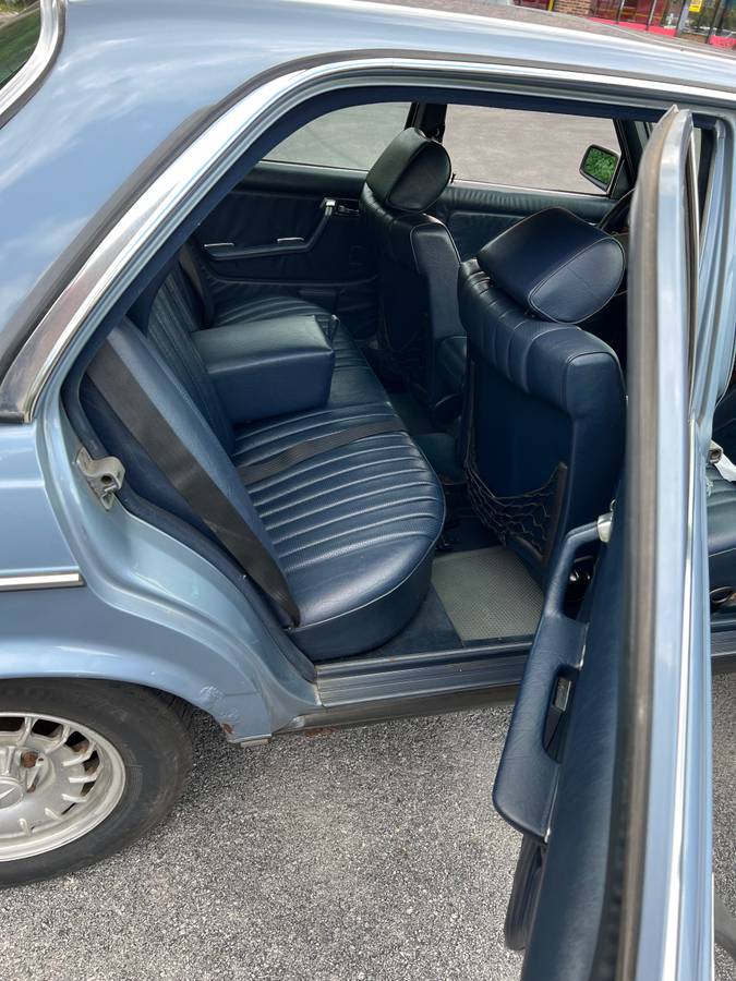 Mercedes-benz-300d-diesel-1985-3