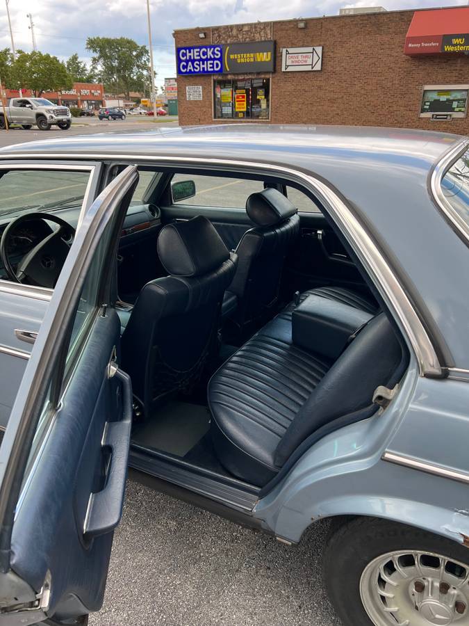 Mercedes-benz-300d-diesel-1985-4