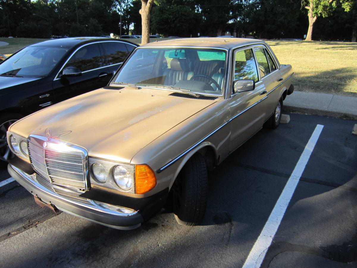 Mercedes-benz-300d-diesel-1985-custom-1