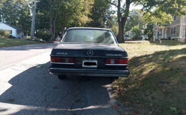Mercedes-benz-300d-turbo-diesel-1983-blue-1