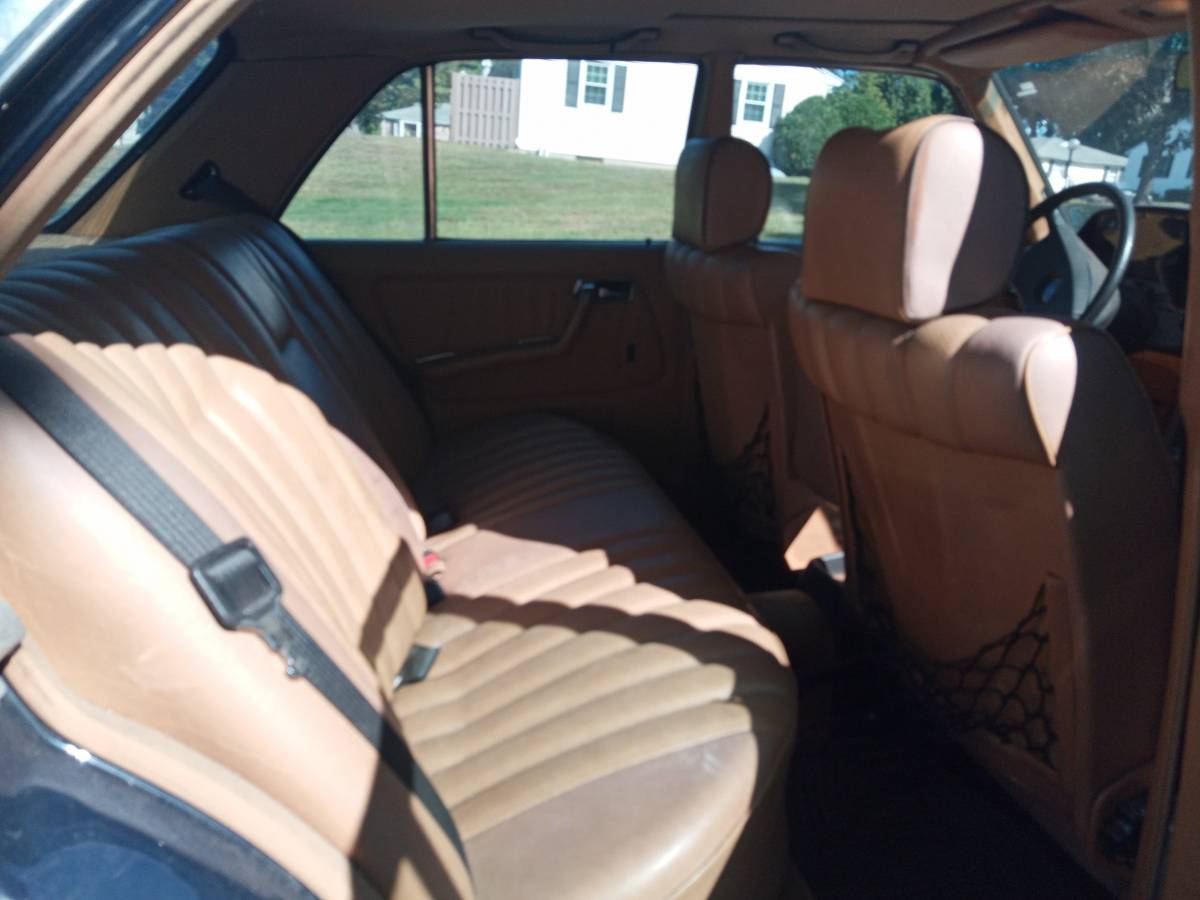Mercedes-benz-300d-turbo-diesel-1983-blue-10