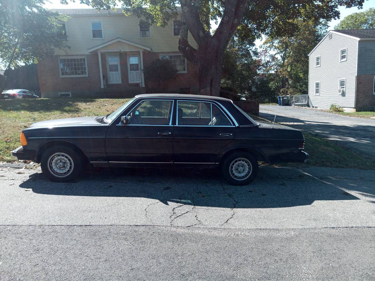 Mercedes-benz-300d-turbo-diesel-1983-blue-2