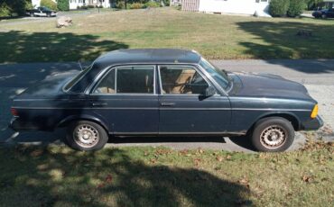 Mercedes-benz-300d-turbo-diesel-1983-blue-3