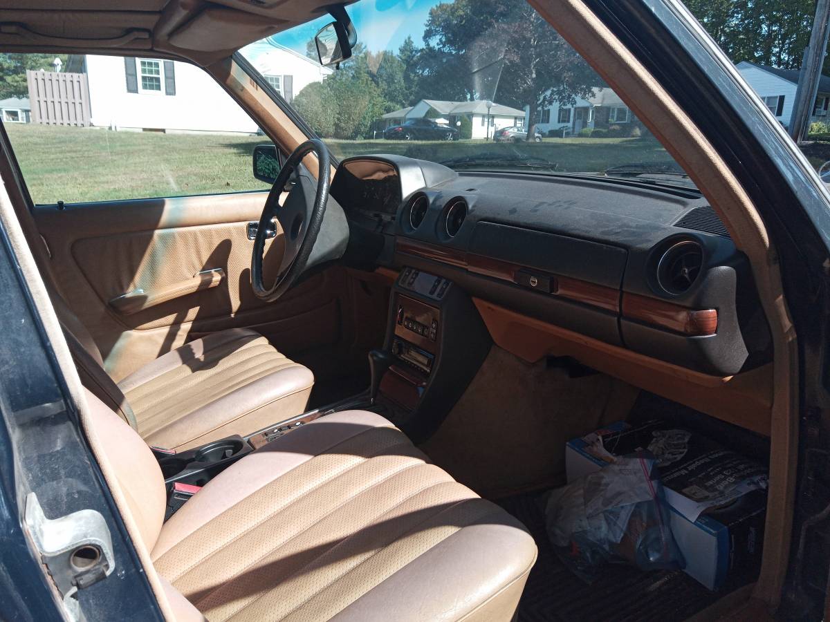 Mercedes-benz-300d-turbo-diesel-1983-blue-4