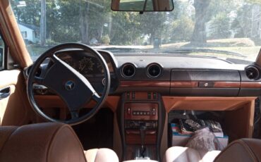 Mercedes-benz-300d-turbo-diesel-1983-blue-6