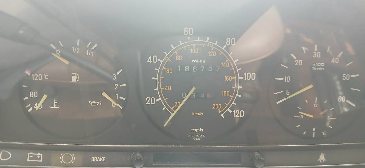 Mercedes-benz-300d-turbo-diesel-1984-custom-1