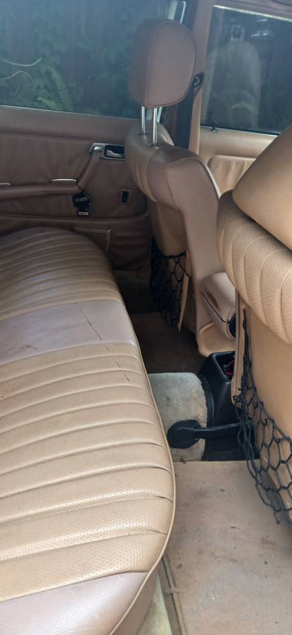 Mercedes-benz-300d-turbo-diesel-1984-custom-2