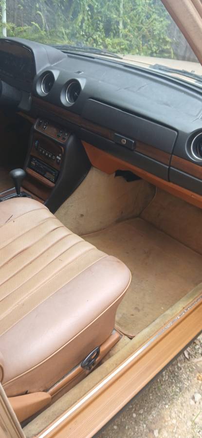 Mercedes-benz-300d-turbo-diesel-1984-custom-3