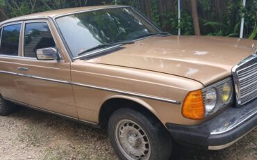 Mercedes-benz-300d-turbo-diesel-1984-custom-7