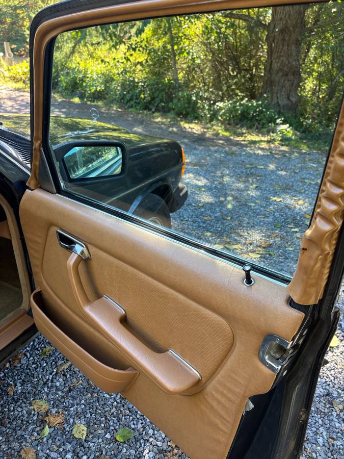 Mercedes-benz-300d-turbo-diesel-1985-grey-13