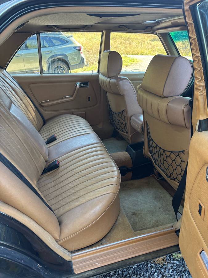 Mercedes-benz-300d-turbo-diesel-1985-grey-14